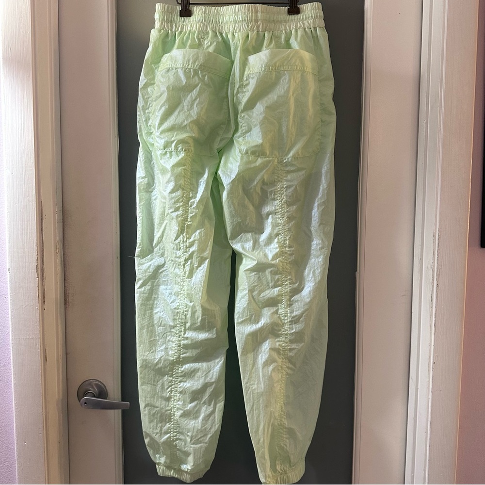 NWOT Fabletics Ripstop sheer Jogger parachute pants in cool mint green - Picture 4 of 11